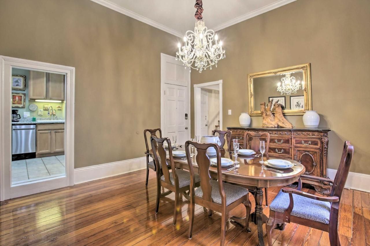 Apartment Inviting Uptown Apt: Perfect Location!