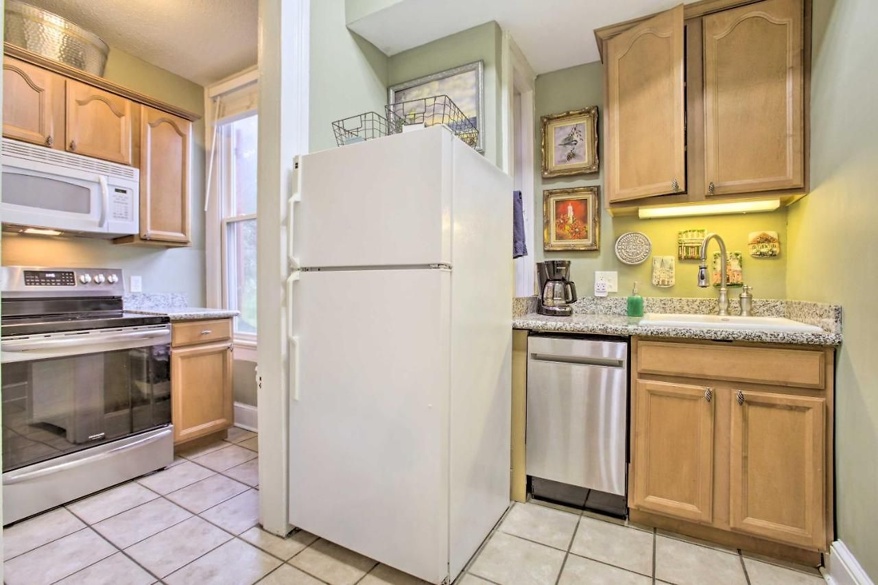 Apartment Inviting Uptown Apt: Perfect Location! *