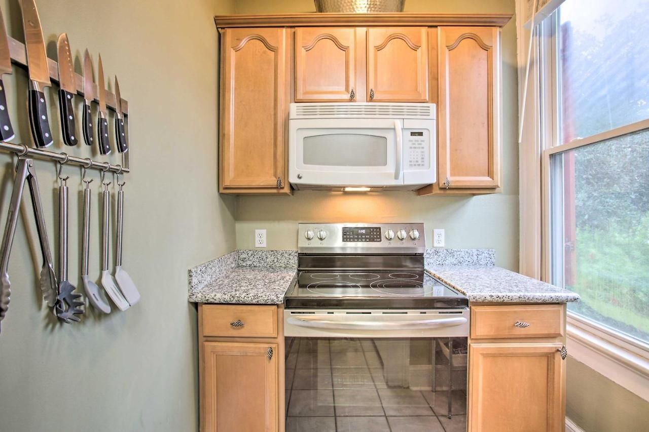 Inviting Uptown Apt: Perfect Location! Apartment *