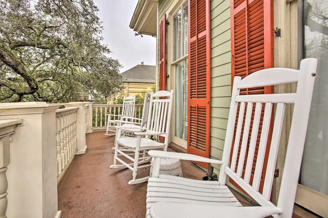 Apartment Inviting Uptown Apt: Perfect Location!