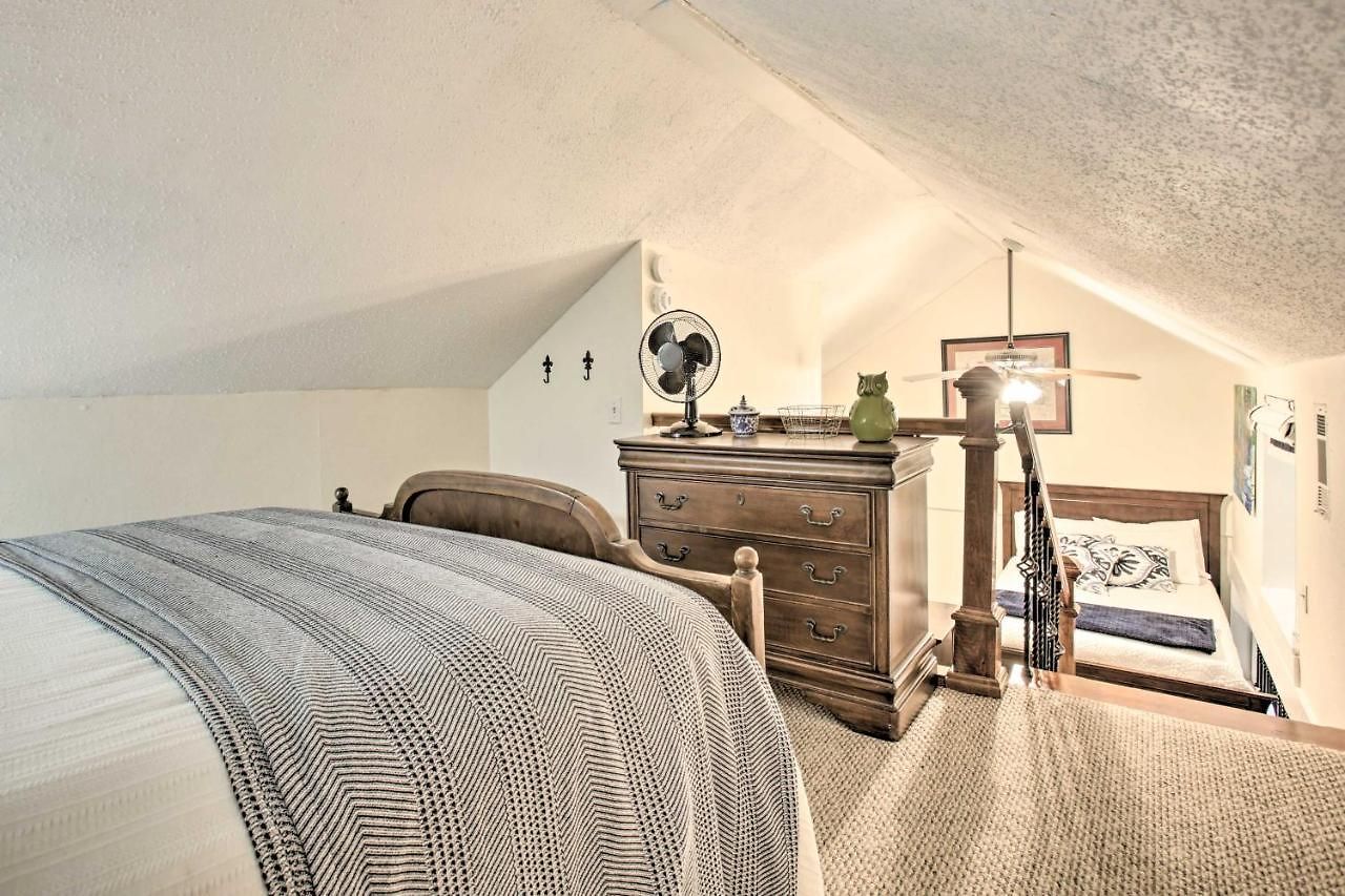 Apartment Inviting Uptown Apt: Perfect Location!
