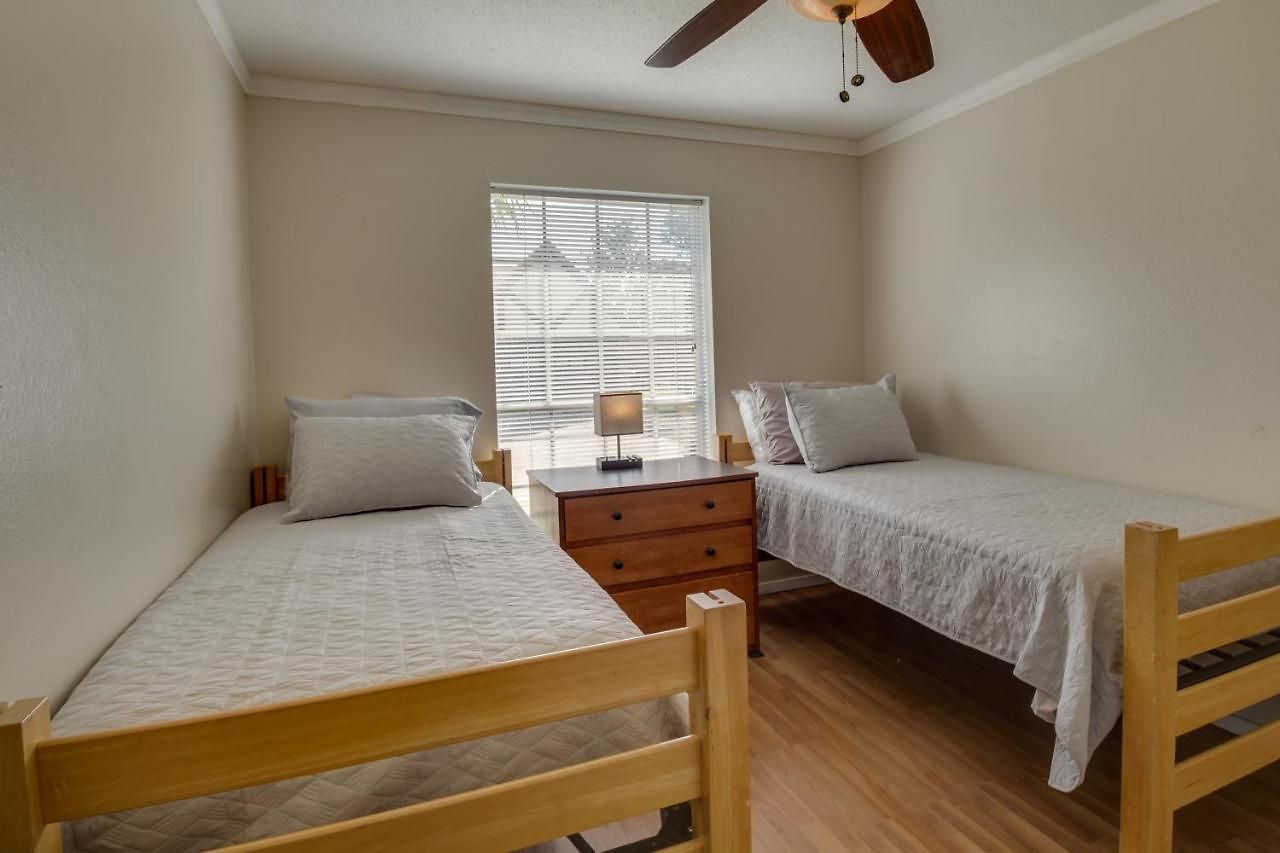 Holiday home W/ Backyard Near French Quarter