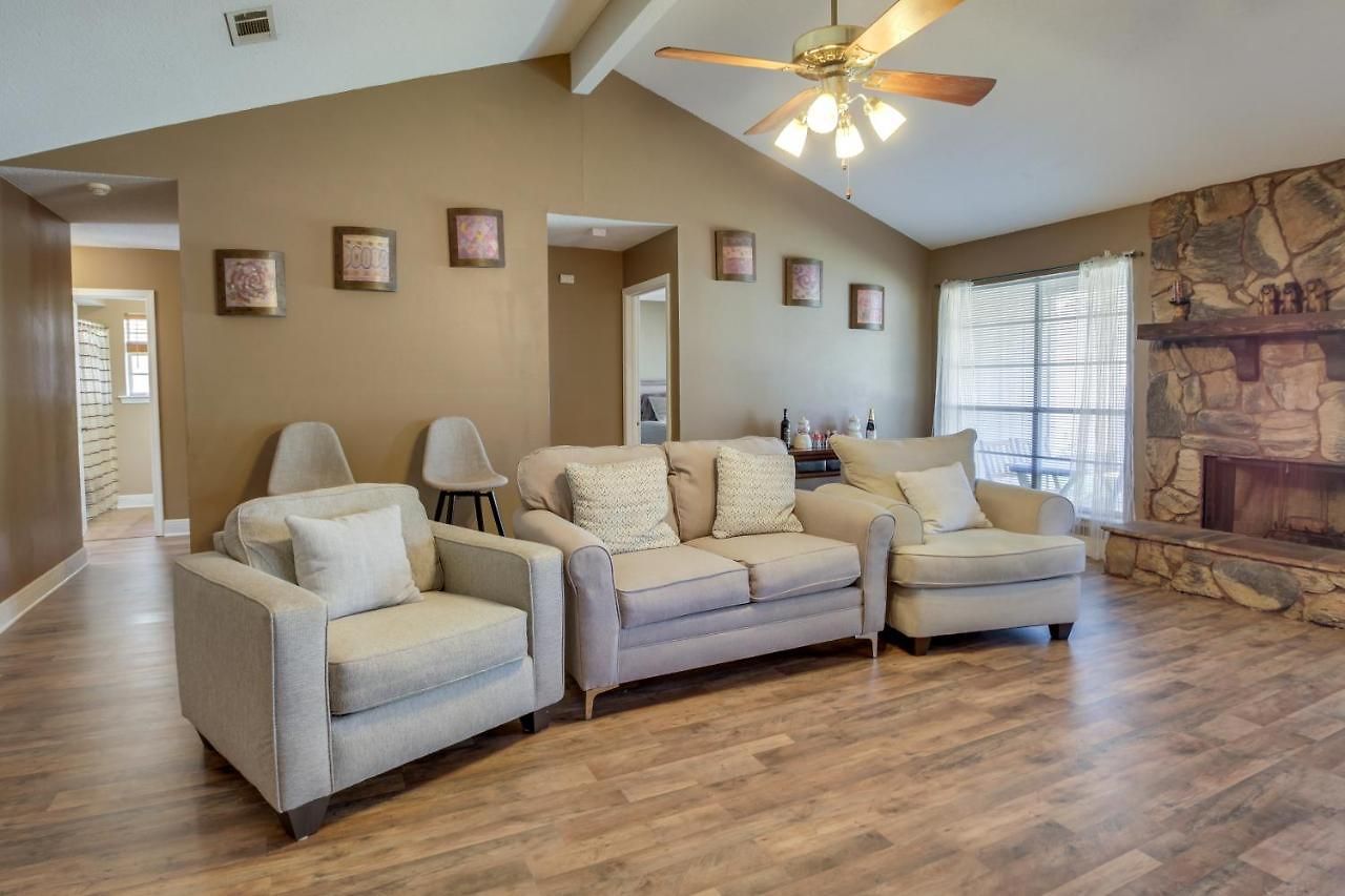 Holiday home W/ Backyard Near French Quarter