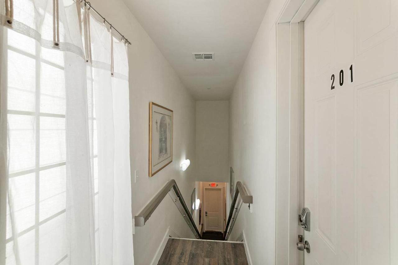 Breathtaking Near French Quarter Apartment *