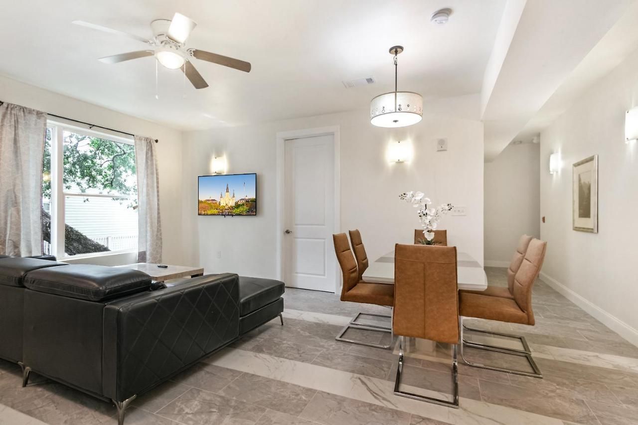 Breathtaking Near French Quarter Apartment *