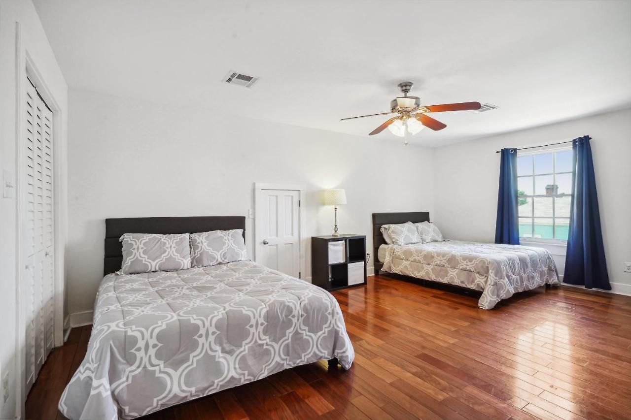 Nola Luxury, Near Parade Route, Bar & Porch Holiday home