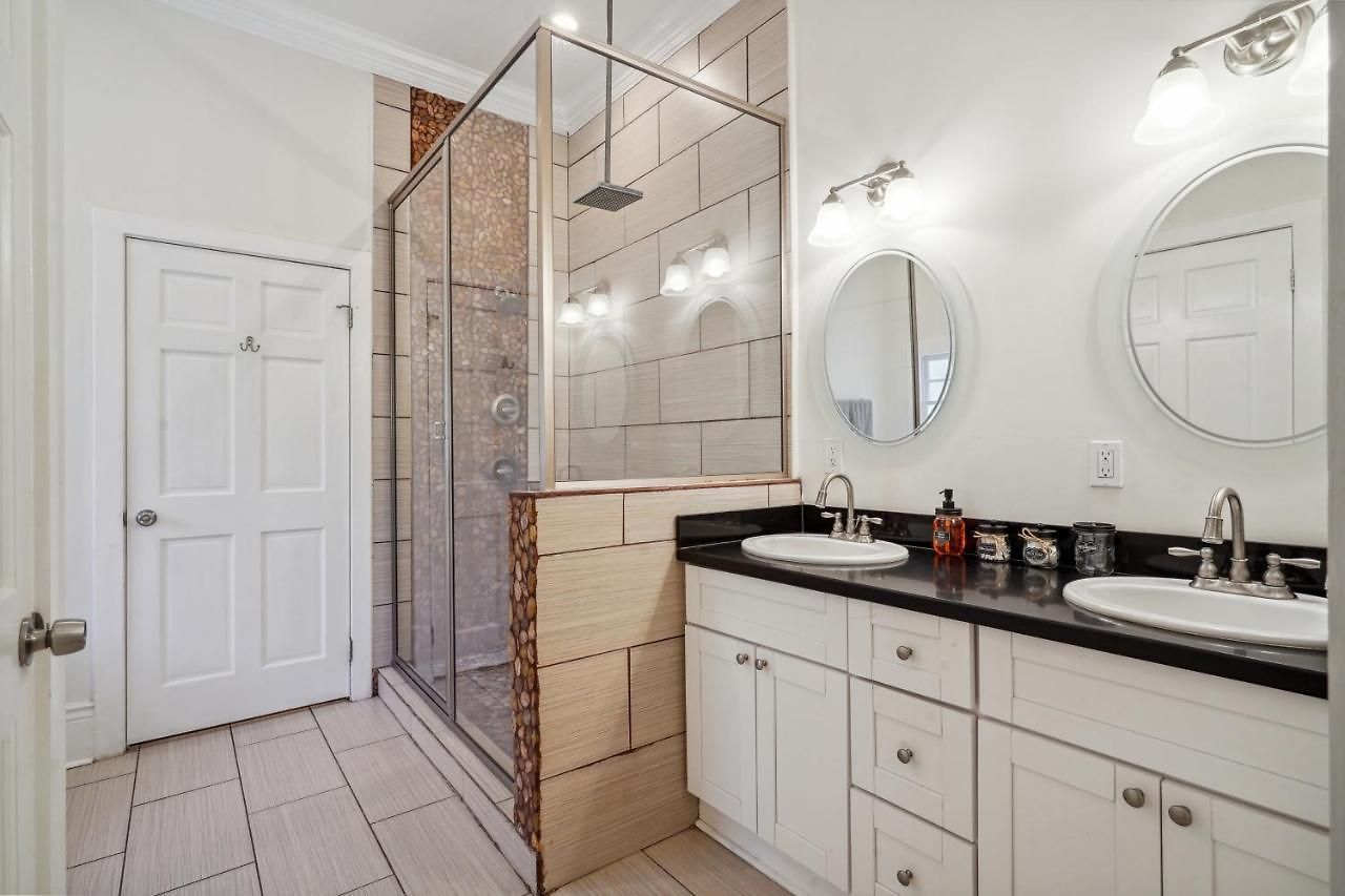 Nola Luxury, Near Parade Route, Bar & Porch Holiday home *