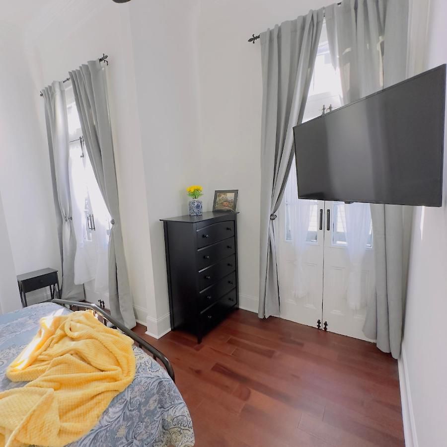 Walk To French Quarter House Of Jazz & Blue Guest house 4*