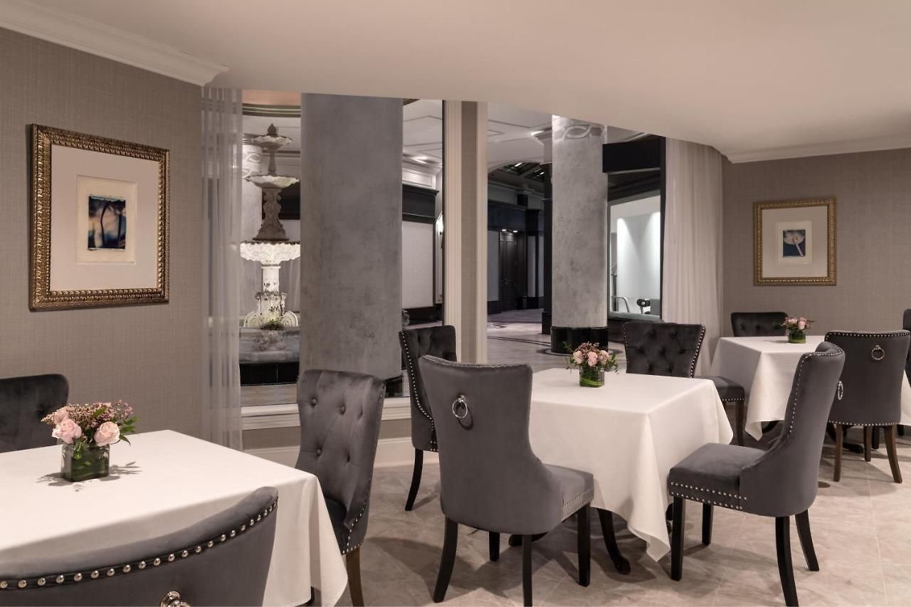 The Ritz-carlton,