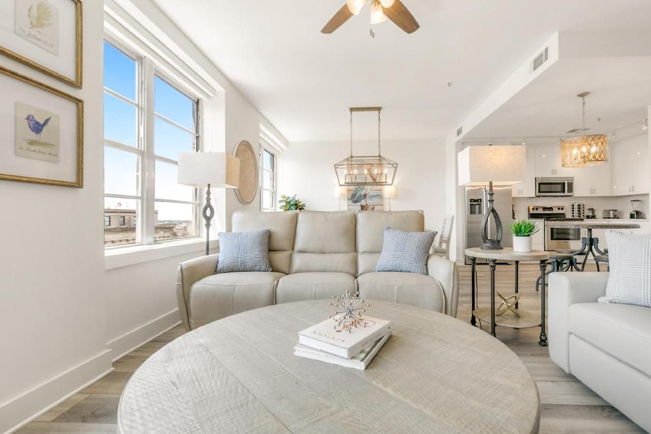 Modern & Fully Furnished In The Heart Of The * New Orleans