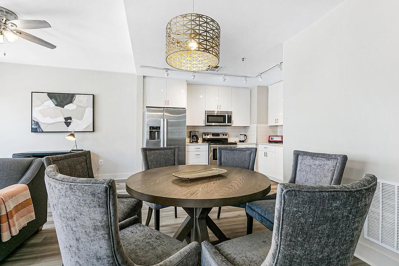 Modern & Fully Furnished In The Heart Of The Apartment *