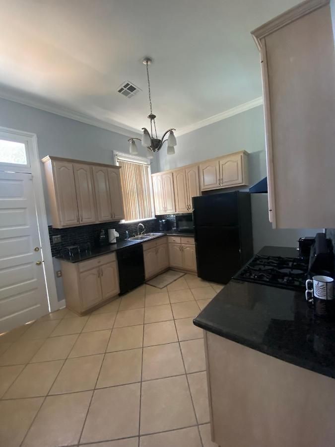 Historic 3 Mins To The French Qtr. Sleeps 12