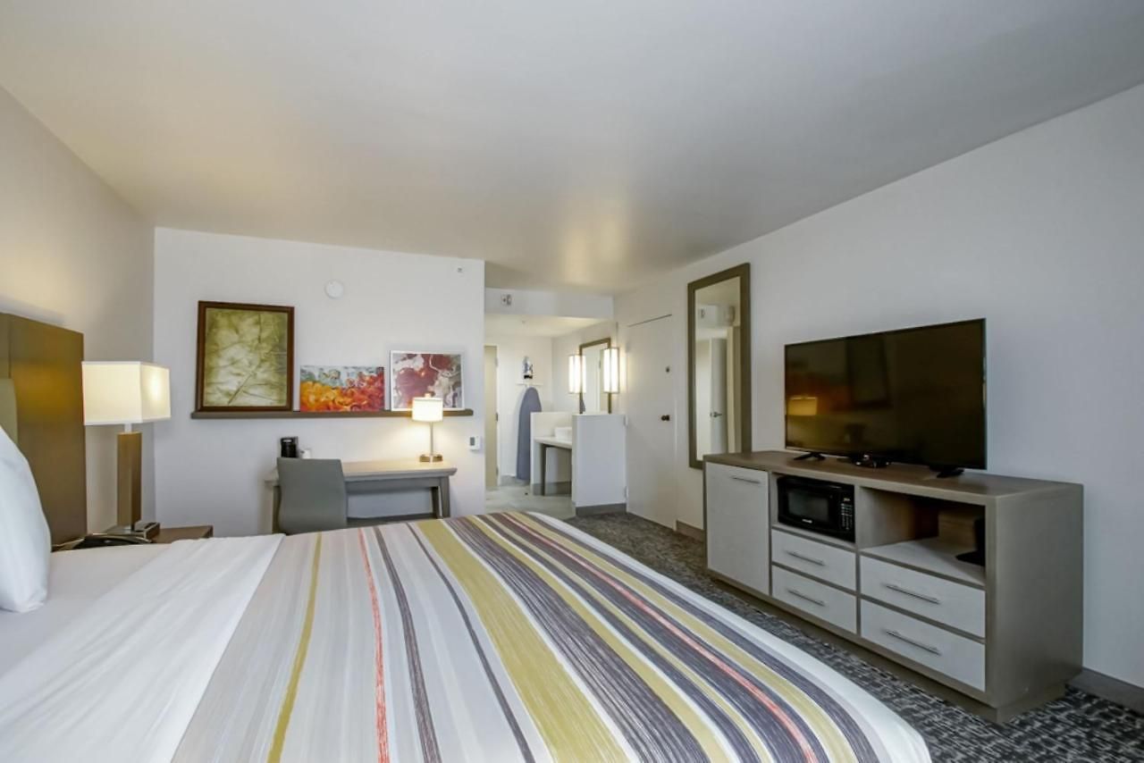 Country & By Radisson, I-10 East, La 3*