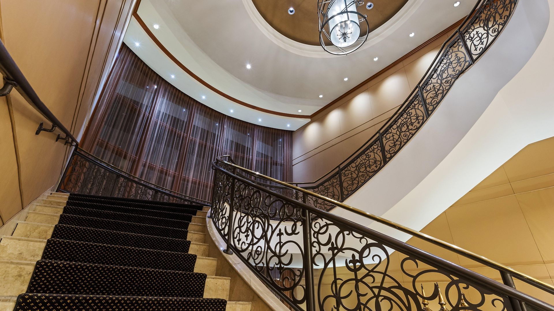 Intercontinental By Ihg Hotel