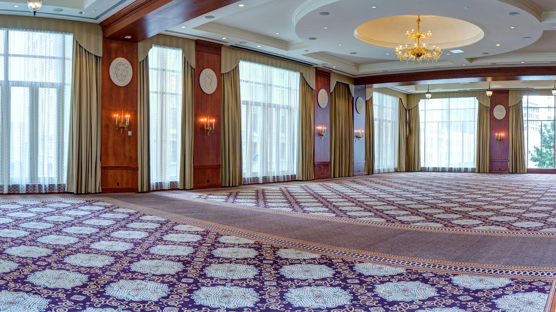 Intercontinental By Ihg Hotel 4*