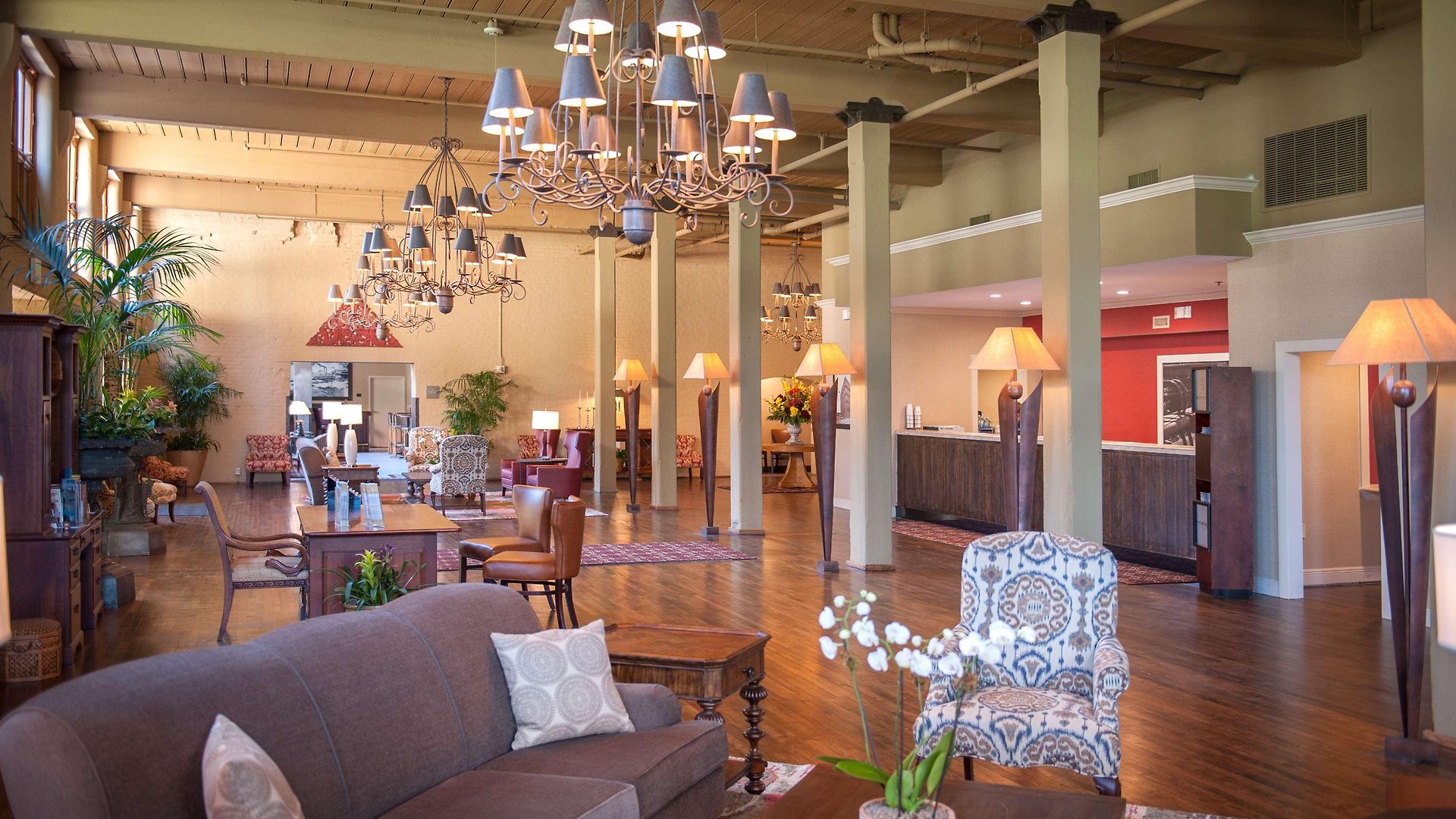 Hampton And Convention Center Hotel 3*