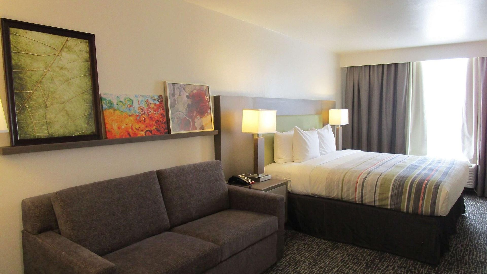Country & By Radisson, I-10 East, La Hotel New Orleans