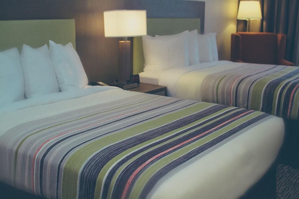Country & By Radisson, I-10 East, La Hotel New Orleans