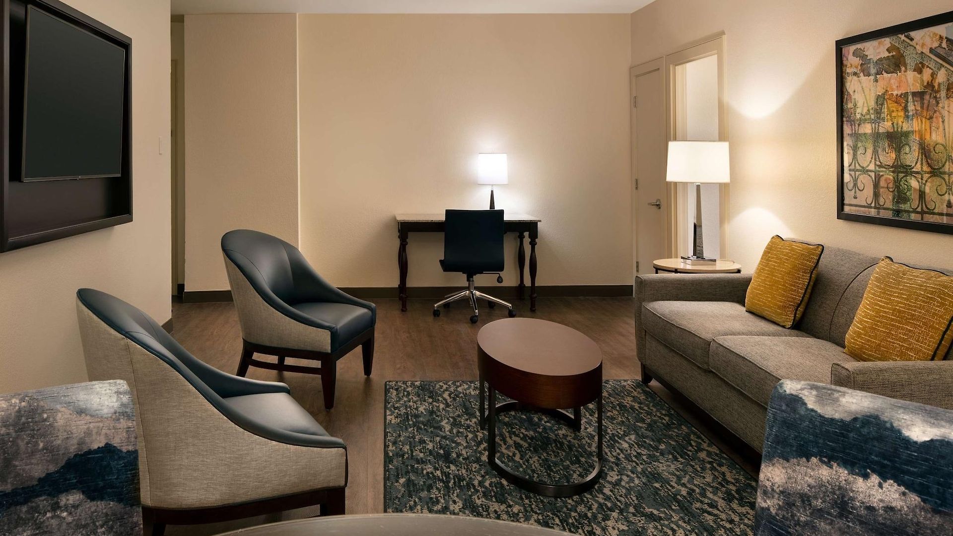 Hotel Embassy By Hilton Convention Center