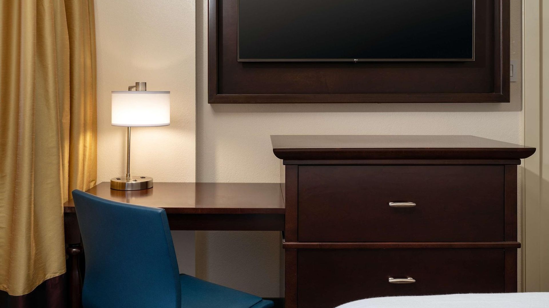 Hotel Embassy By Hilton Convention Center New Orleans