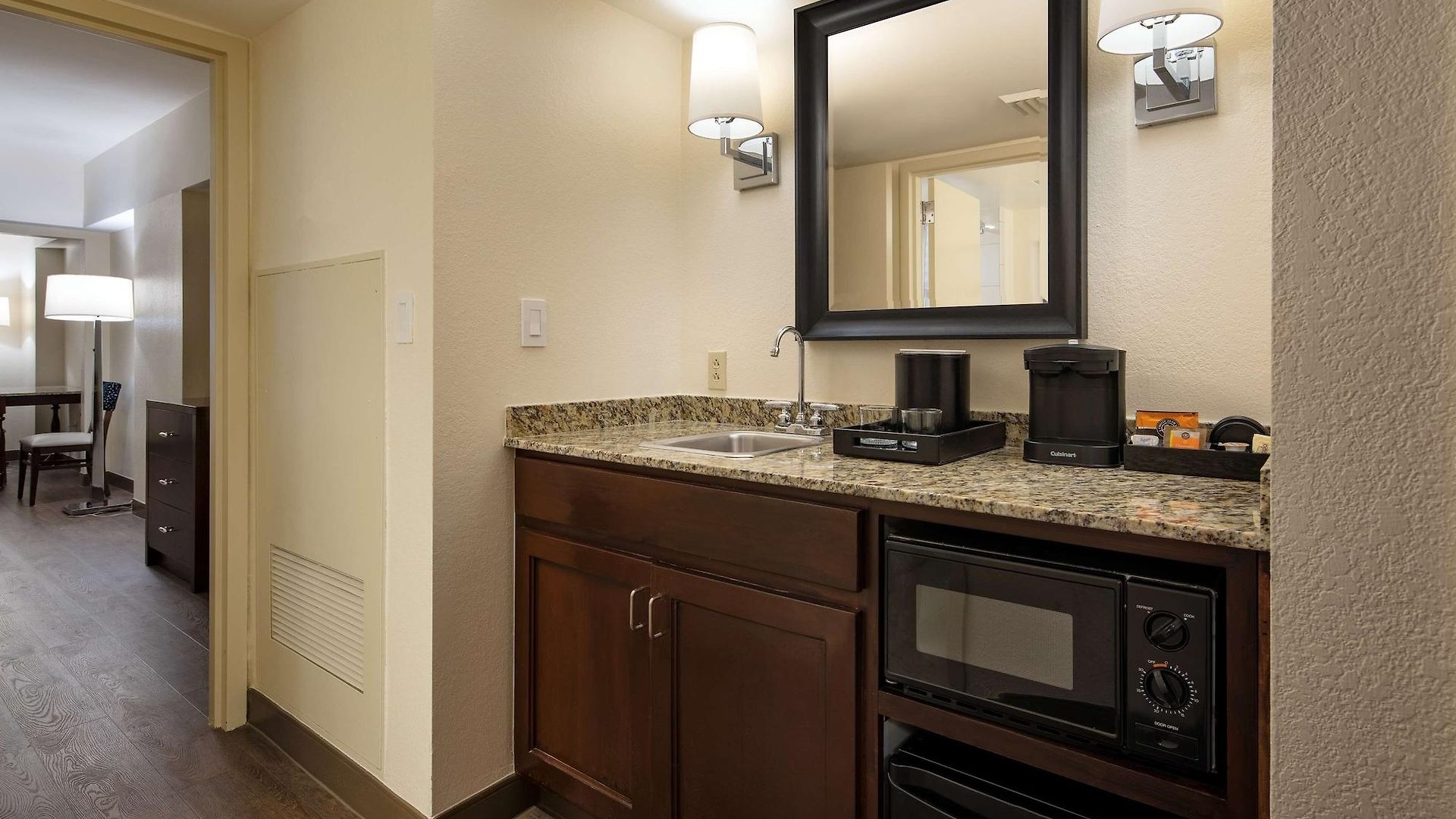 Embassy By Hilton Convention Center Hotel 3*
