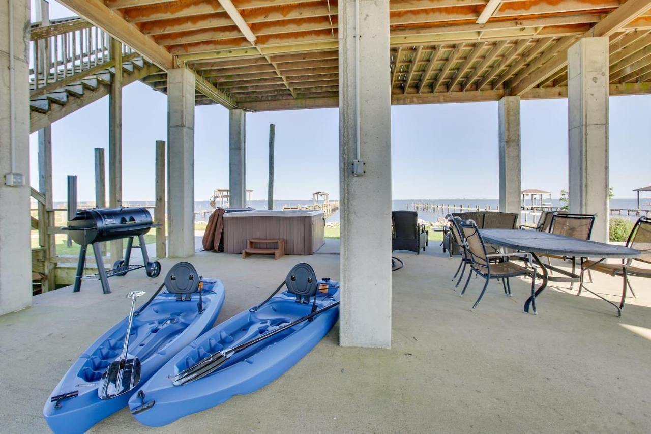 Holiday home Lakefront Nola W/ Hot Tub & Views!
