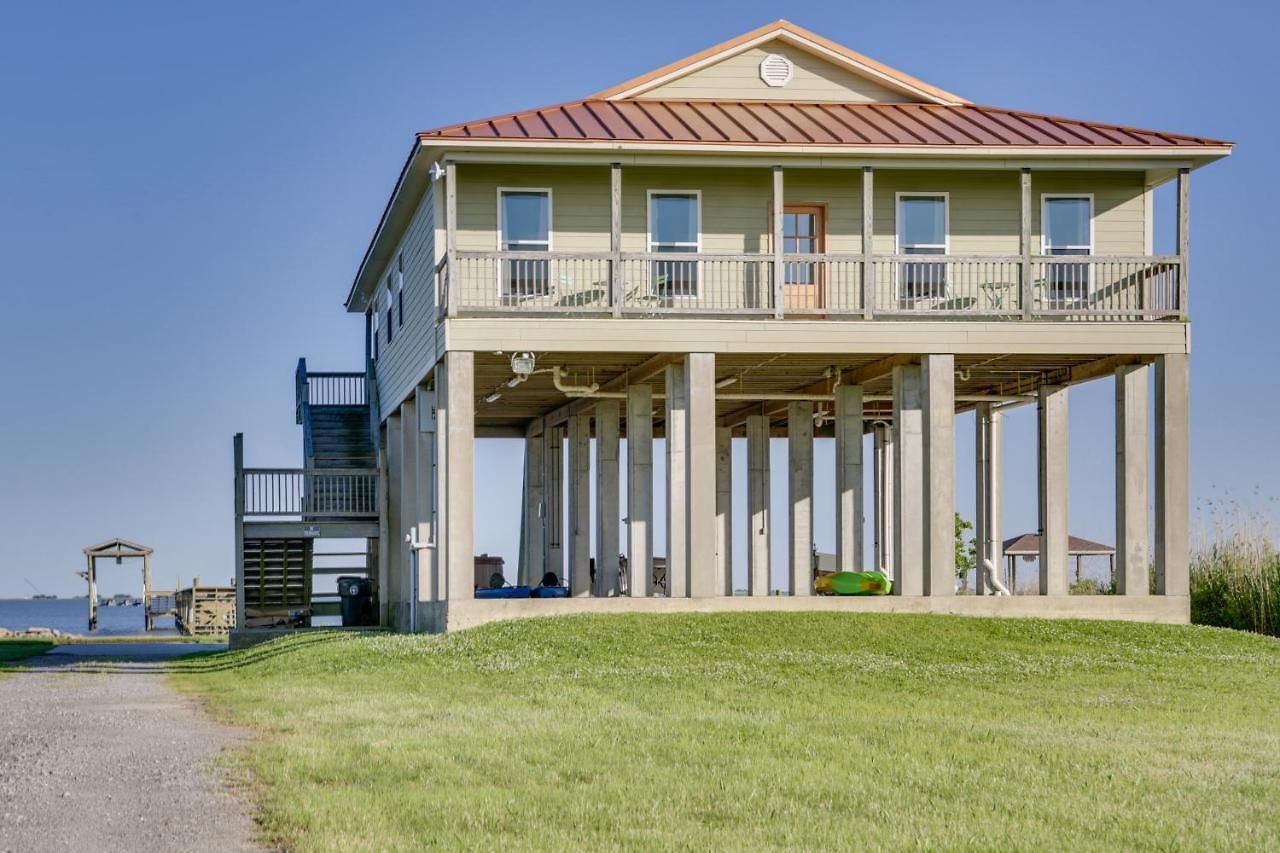 Holiday home Lakefront Nola W/ Hot Tub & Views!