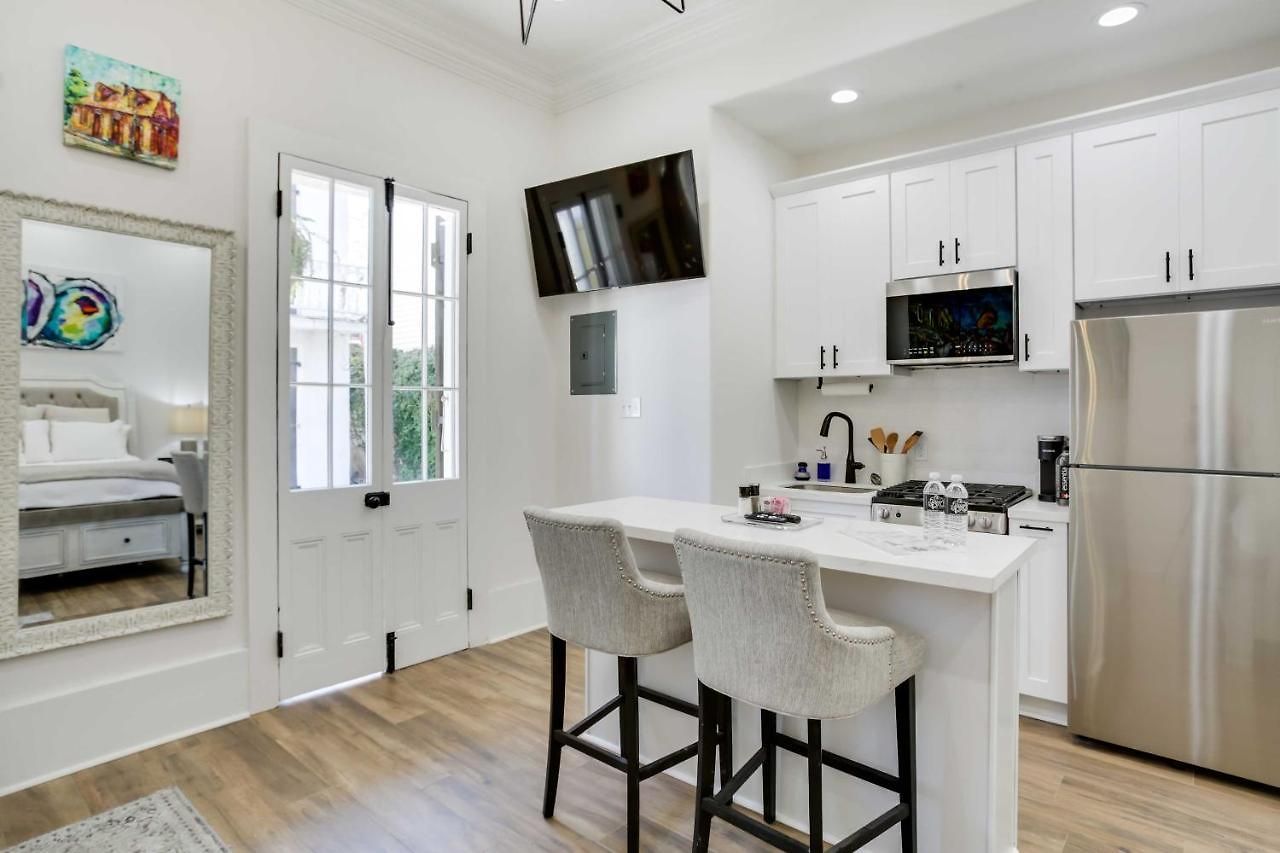 Apartment Modern On Bourbon Street! New Orleans