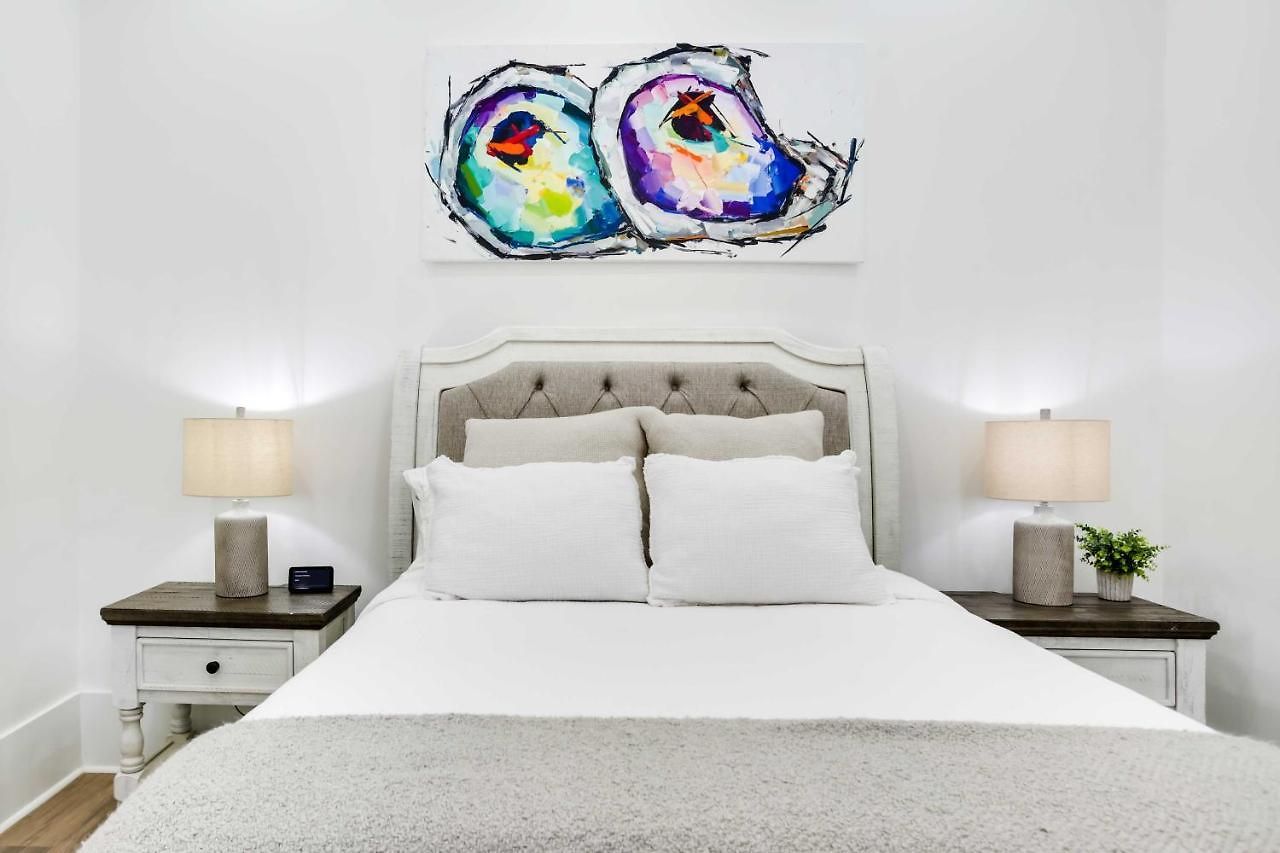 Modern On Bourbon Street! Apartment *