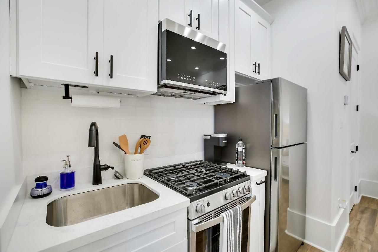 Modern On Bourbon Street! Apartment *