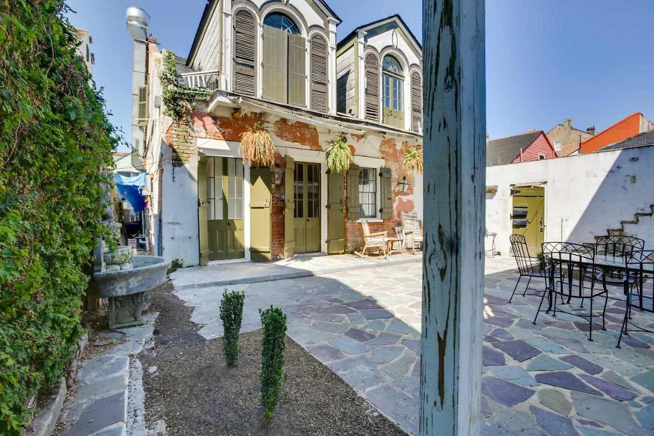 Modern On Bourbon Street! Apartment
