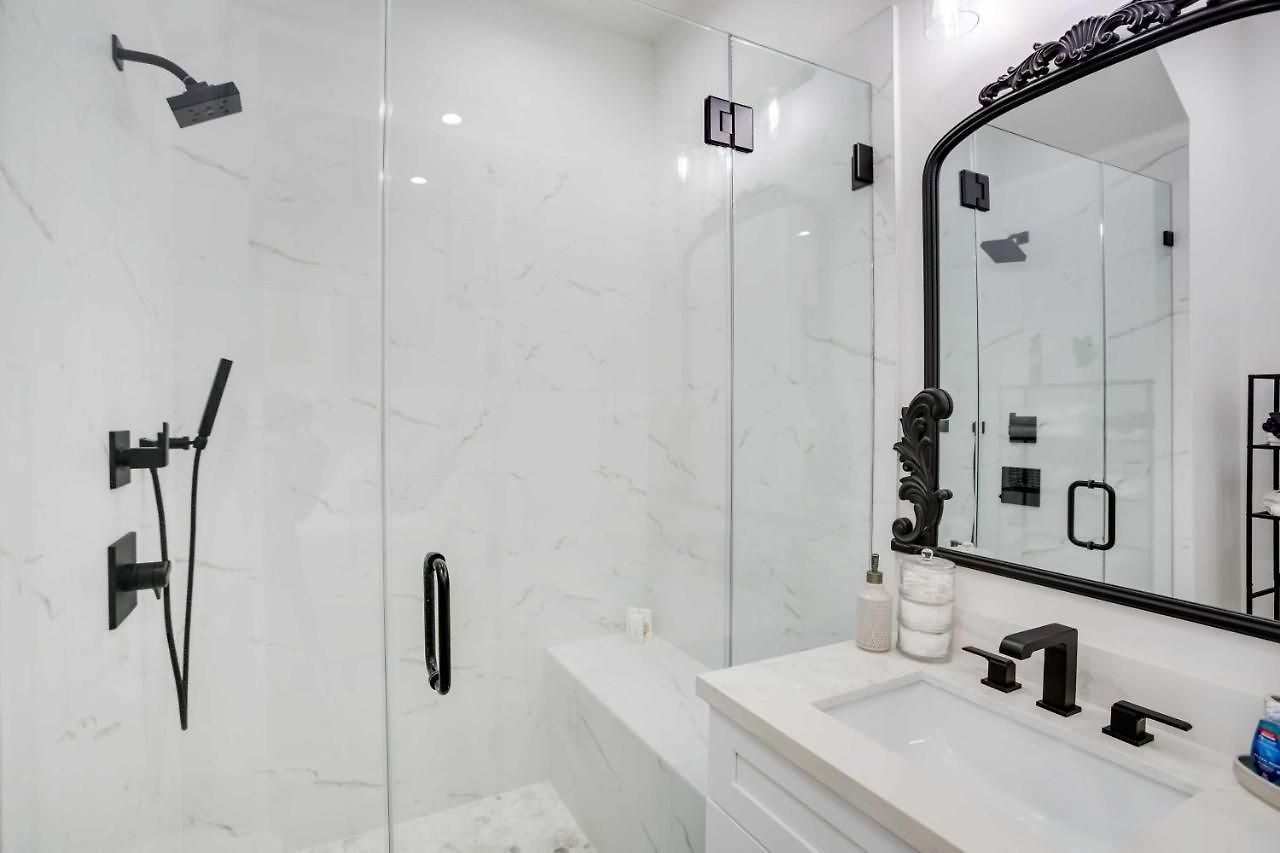 Modern On Bourbon Street! Apartment *