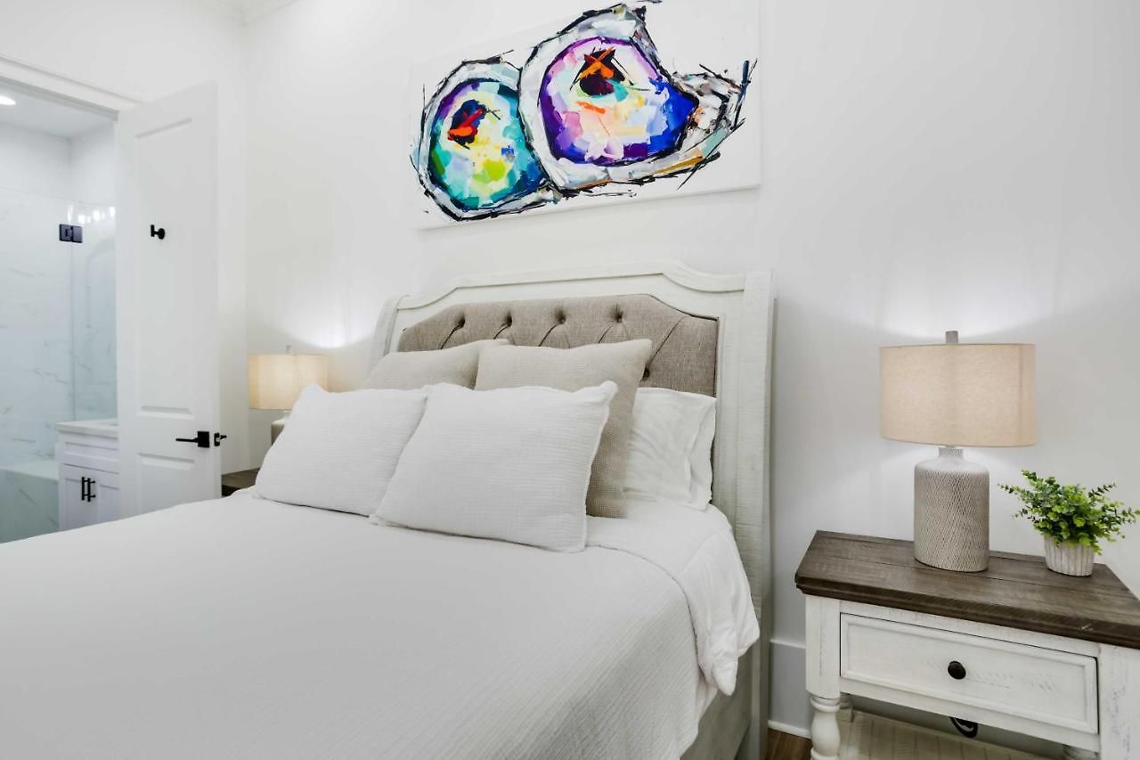 Modern On Bourbon Street! Apartment