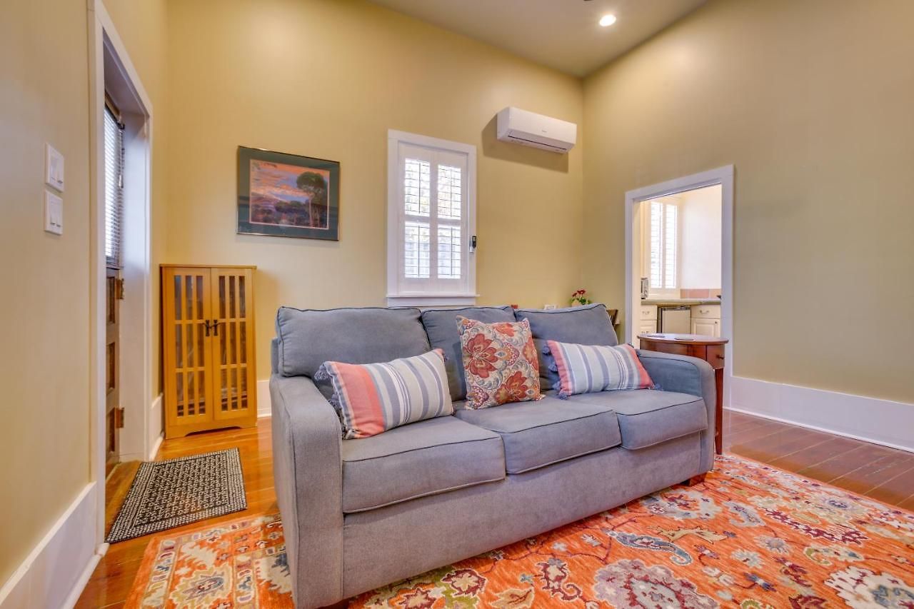 Cozy Getaway Near Magazine Street! Apartment