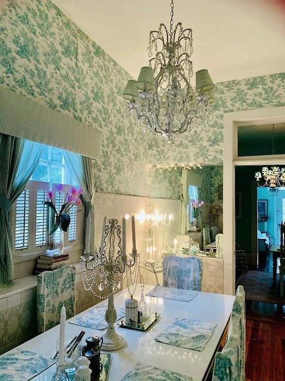 Holiday home 4br 3 Ba Huge, Balcony, Cemetery, Streetcar Sleeps 8! New Orleans