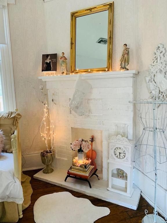 4br 3 Ba Huge, Balcony, Cemetery, Streetcar Sleeps 8!