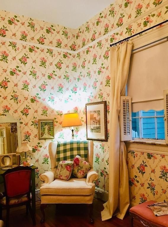 4br 3 Ba Huge, Balcony, Cemetery, Streetcar Sleeps 8! Holiday home *