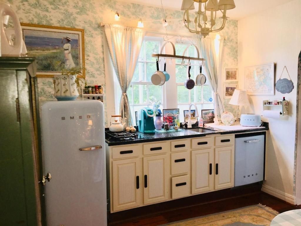 Holiday home 4br 3 Ba Huge, Balcony, Cemetery, Streetcar Sleeps 8! New Orleans