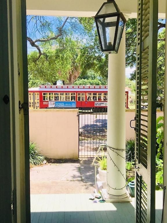 4br 3 Ba Huge, Balcony, Cemetery, Streetcar Sleeps 8! New Orleans