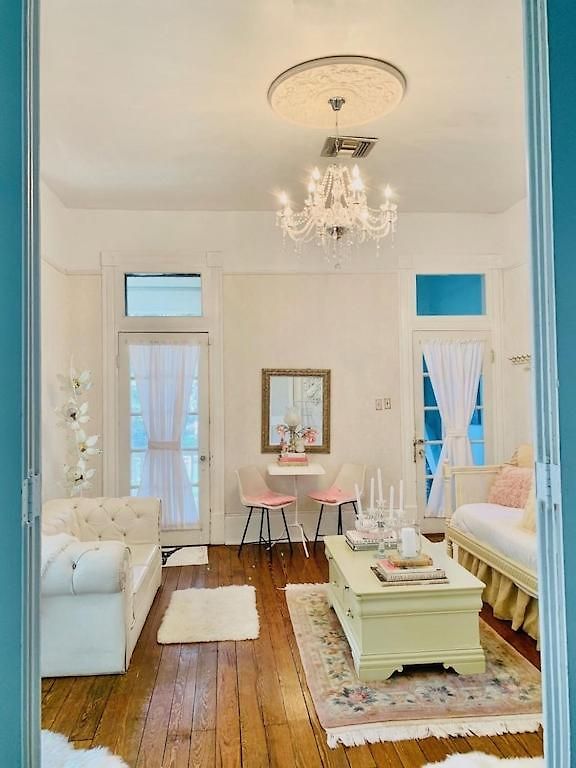 Holiday home 4br 3 Ba Huge, Balcony, Cemetery, Streetcar Sleeps 8! New Orleans
