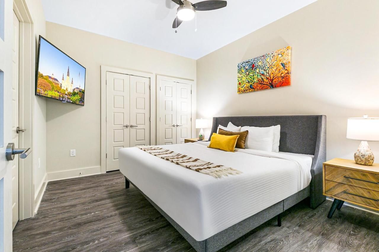 Spacious 4br Luxury Steps To French Quarter Aparthotel 4*