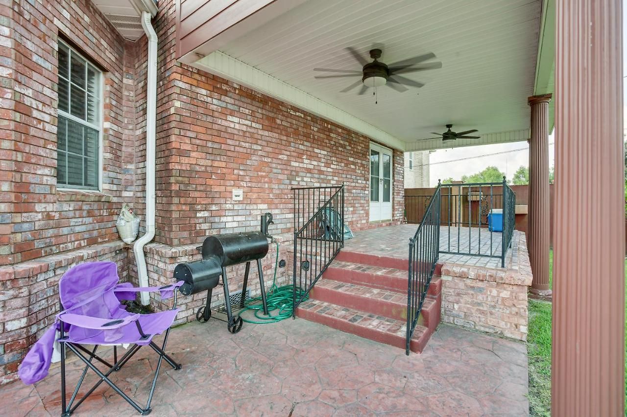 Holiday home 4 Mi To Bourbon St: Spacious Retreat W/ Wet Bar! *