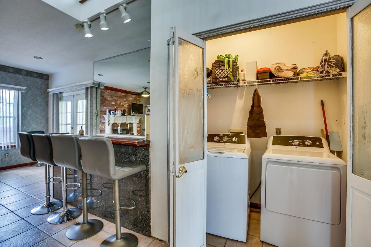 4 Mi To Bourbon St: Spacious Retreat W/ Wet Bar! Holiday home New Orleans