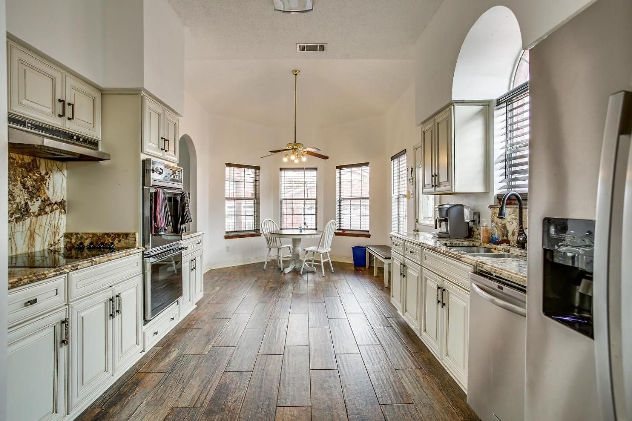 4 Mi To Bourbon St: Spacious Retreat W/ Wet Bar! Holiday home
