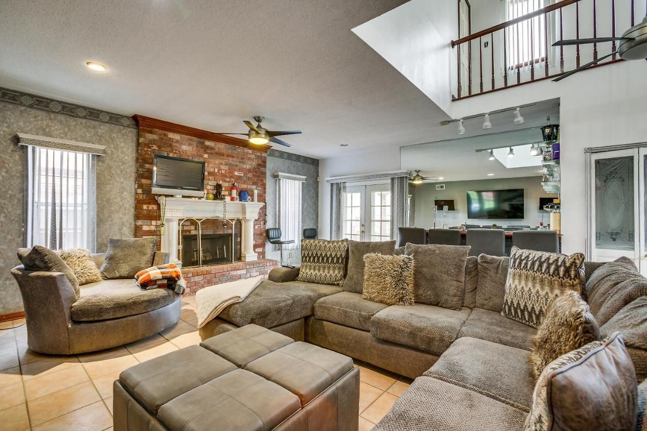 4 Mi To Bourbon St: Spacious Retreat W/ Wet Bar! Holiday home New Orleans