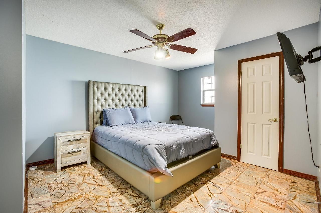4 Mi To Bourbon St: Spacious Retreat W/ Wet Bar! Holiday home