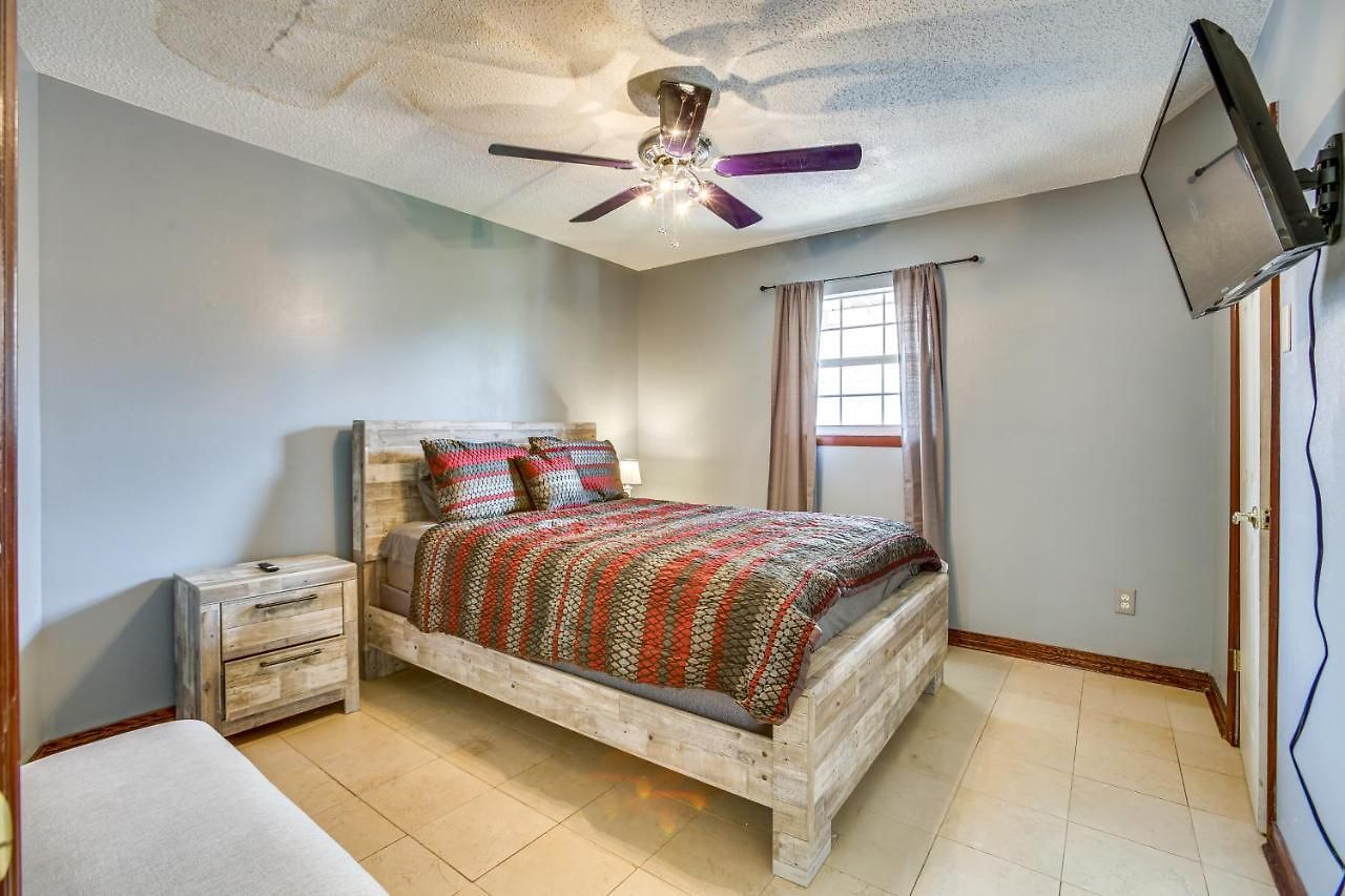 4 Mi To Bourbon St: Spacious Retreat W/ Wet Bar! *