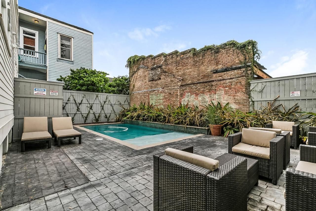 Apartment With 3 Bedrooms Near St. Charles With A Pool *