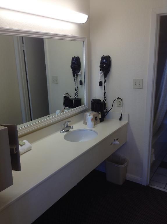 Super 8 By Wyndham Hotel New Orleans