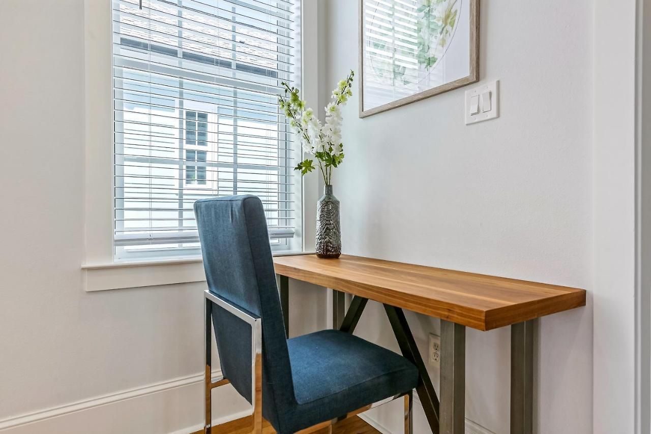 Spacious 5br Urban Retreat W Balcony & Pool Apartment New Orleans